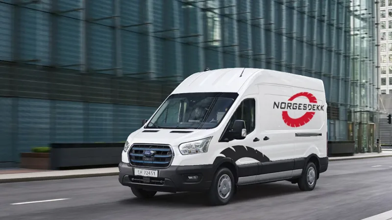 ford-eu-e transit-shot 04 v363 etransi